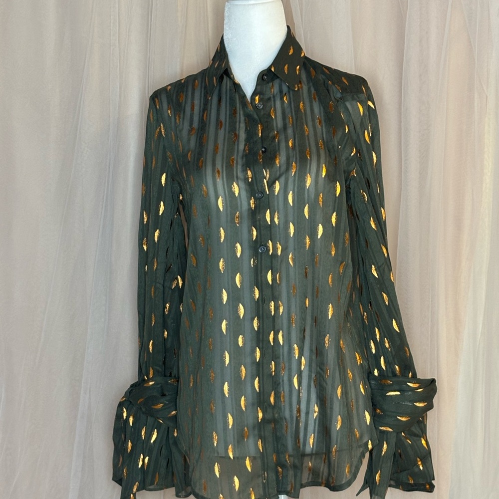 Banana Republic Green and Gold Long Sleeve Buttoned Blouse